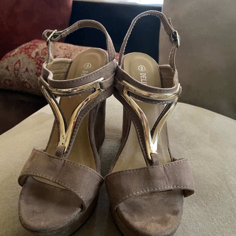 Shoes - Picture 2 of 16